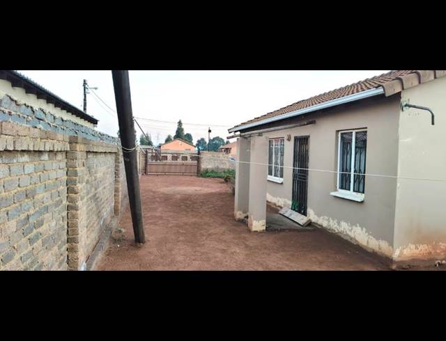 3 BEDROOM HOUSE FOR SALE IN PROTEA GLEN EXT